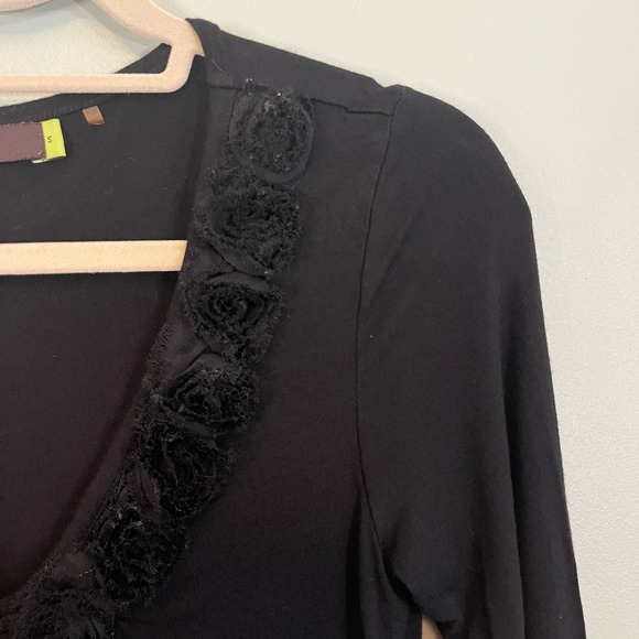 AREA Top Womens S Ruffled Flower Detail V Neck 3/4 Sleeve Stretch Blouse Black - Picture 4 of 8